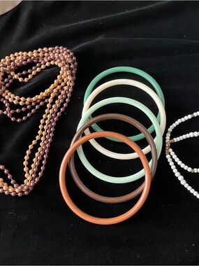 Classic Mixed-Color Resin Bangle Set – Mint, Cream, Brown, Terracotta